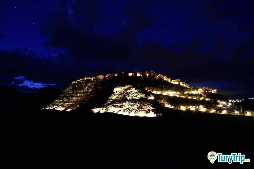 Food tasting, meetings, archeology and trekking in Sant'Angelo Muxaro close to Agrigento-image-4