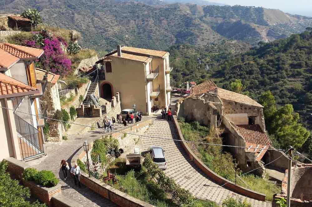 Tour en Ape Calessino à Savoca, le village sicilien du Parrain-image-5