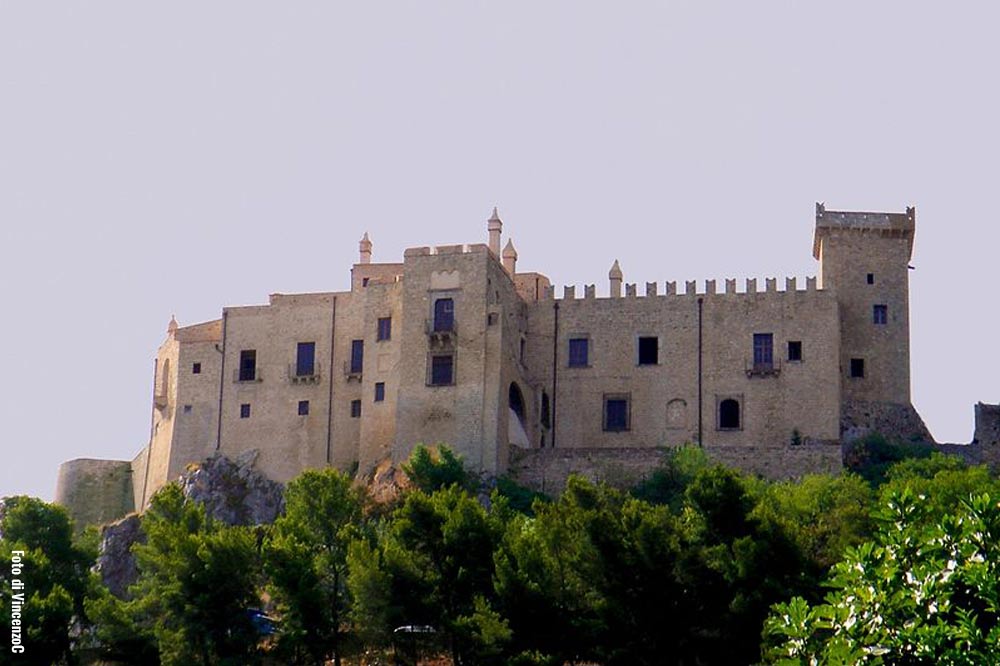 A 2 passi da Palermo: visita guidata del Castello di Carini e delle catacombe-image-4