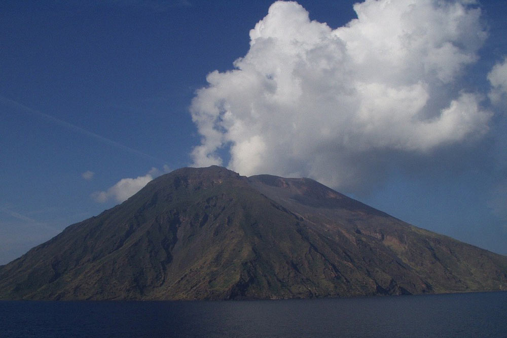 Boat cruise to the Aeolian Islands-image-7