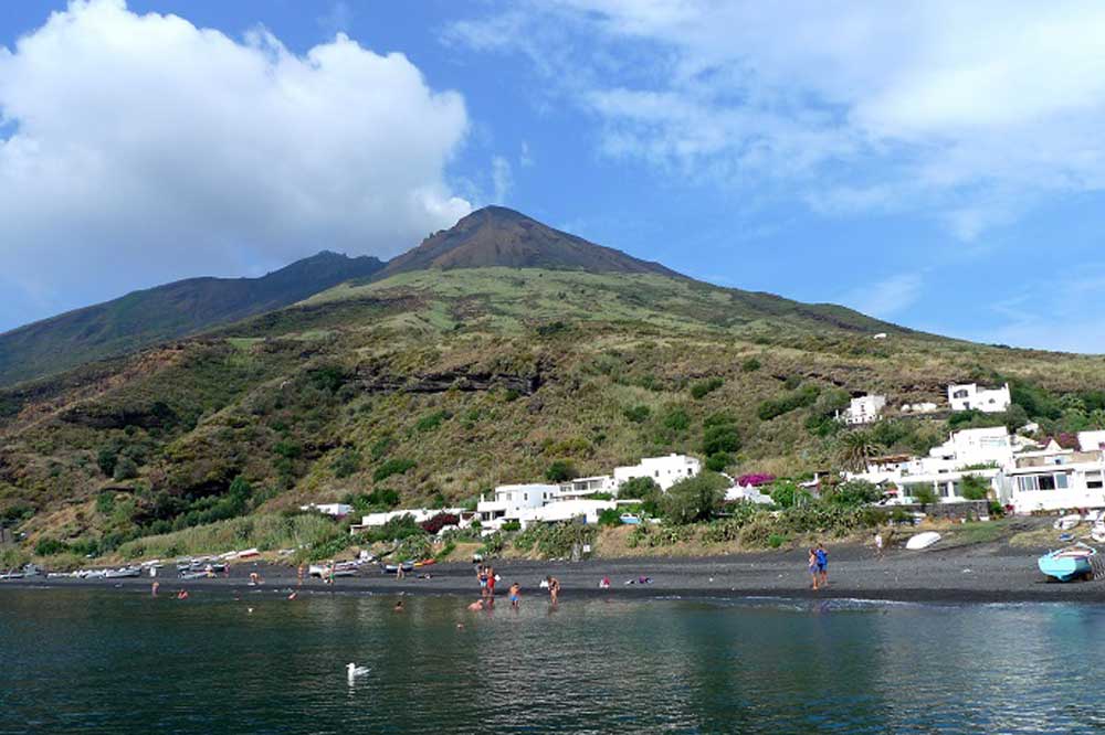 Boat cruise to the Aeolian Islands-image-9