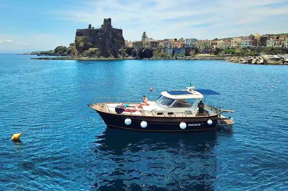 Tour in barca privata con skipper sulla costa di Catania-image-4