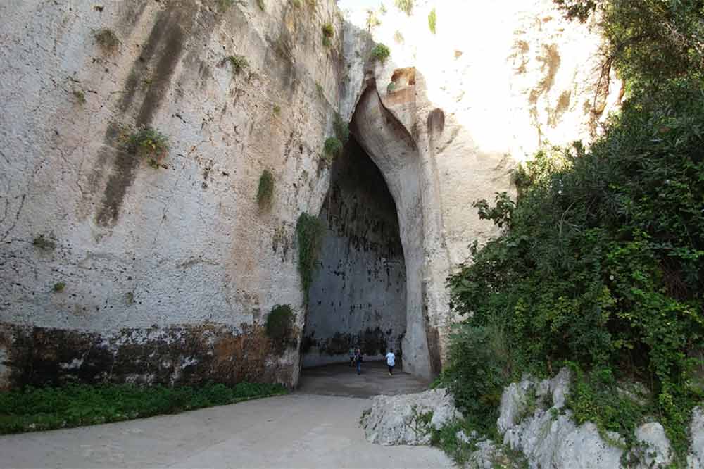 Guided tour of the Ortygia Island and the Archaeological Park of Syracuse-image-8